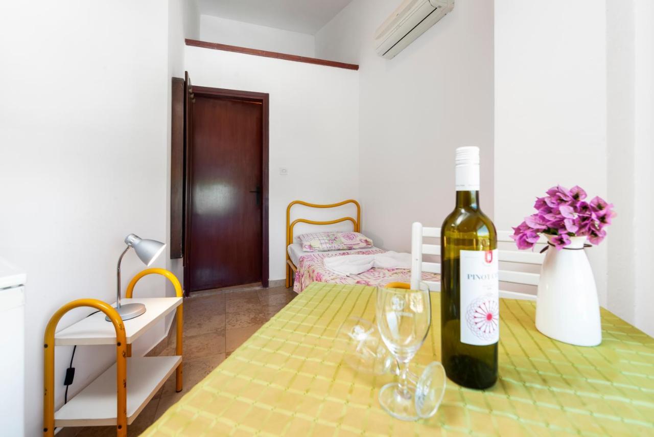Near Beach And Rovinj Center 4 Apartment Exterior photo