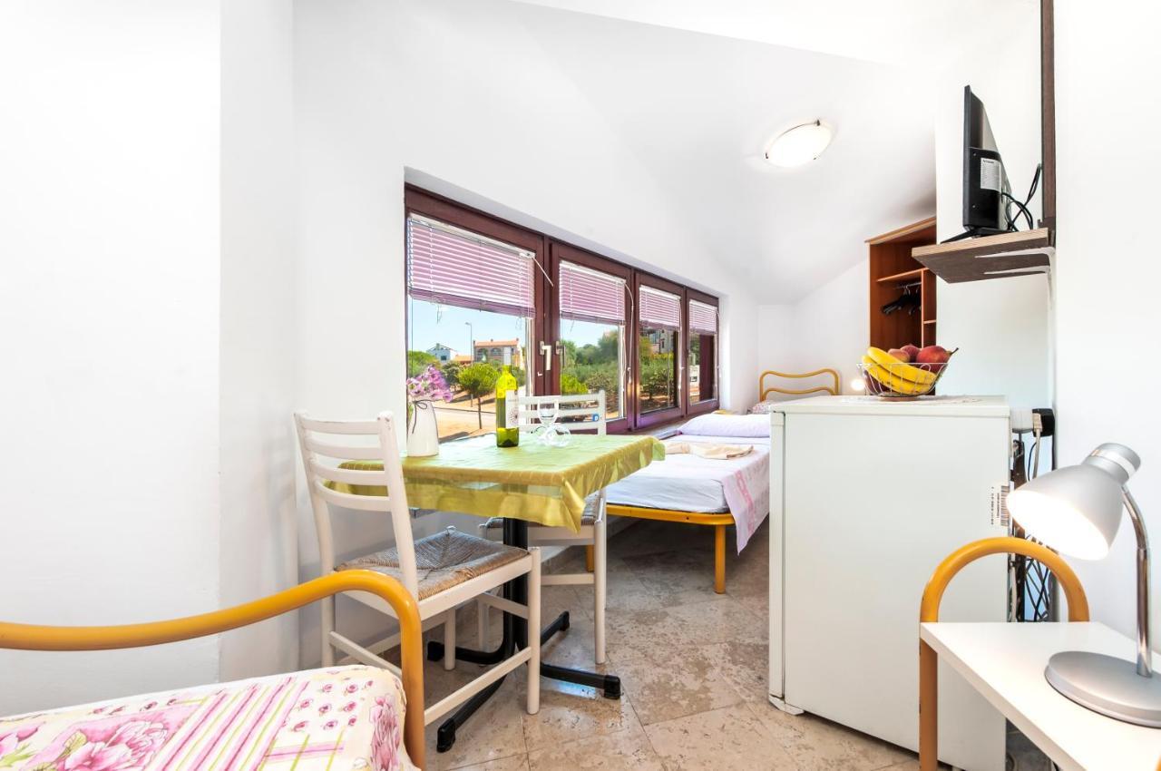 Near Beach And Rovinj Center 4 Apartment Exterior photo
